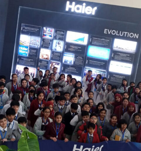 Students visit Haier factory